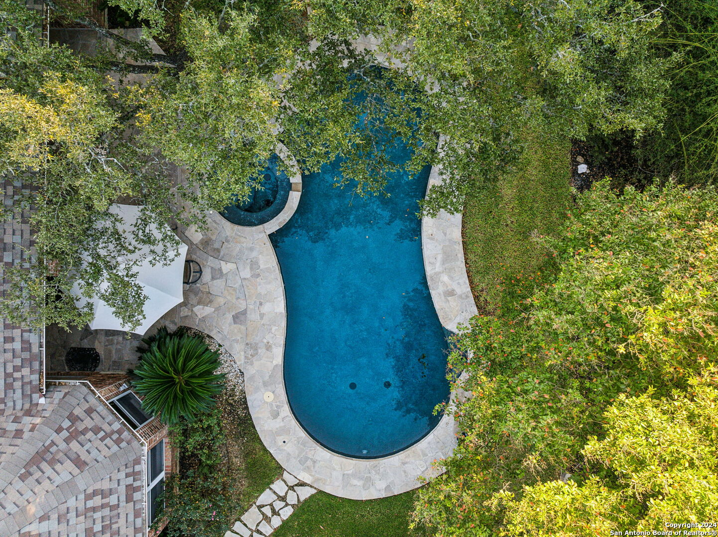 7 INWOOD CLIFFS DR