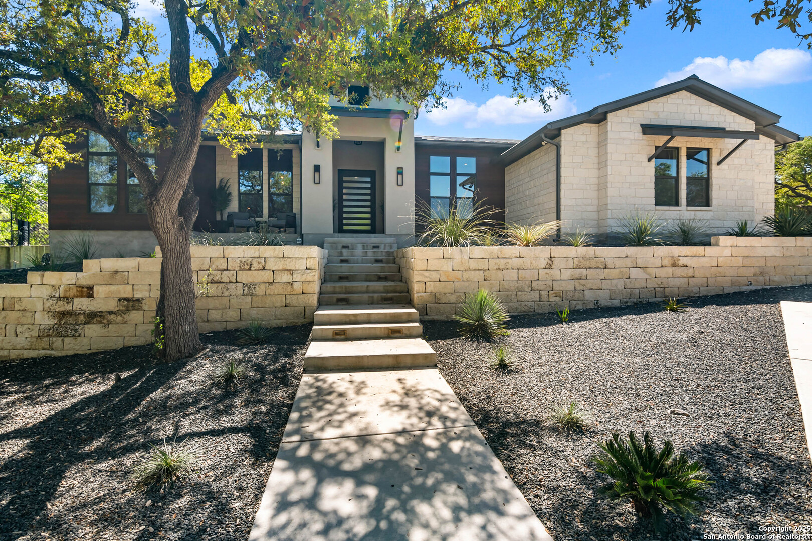 8534 Raintree Woods