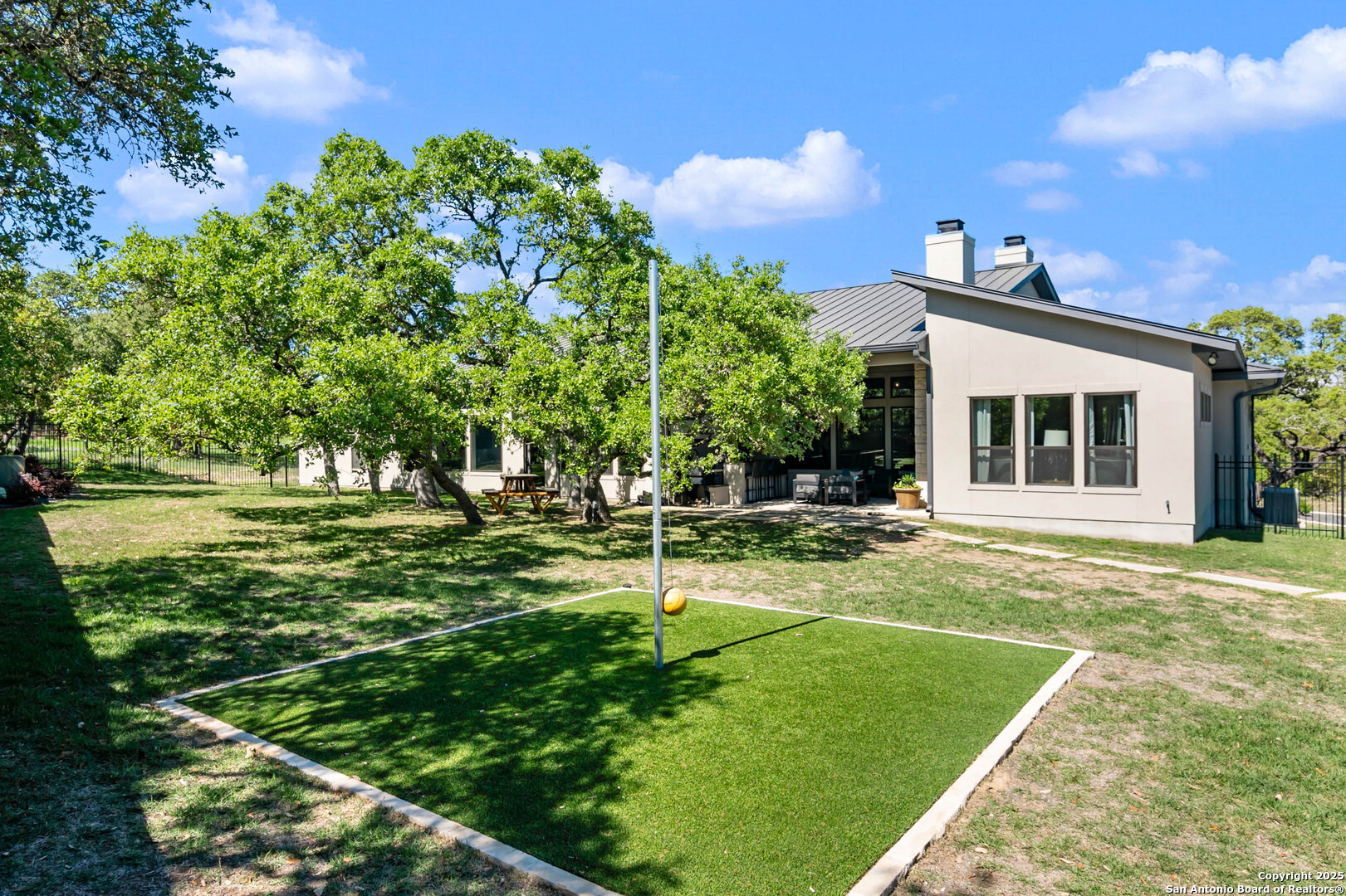 8534 Raintree Woods