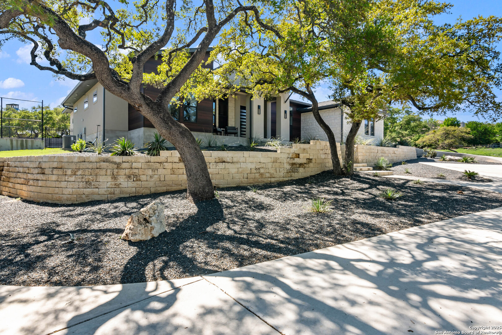 8534 Raintree Woods