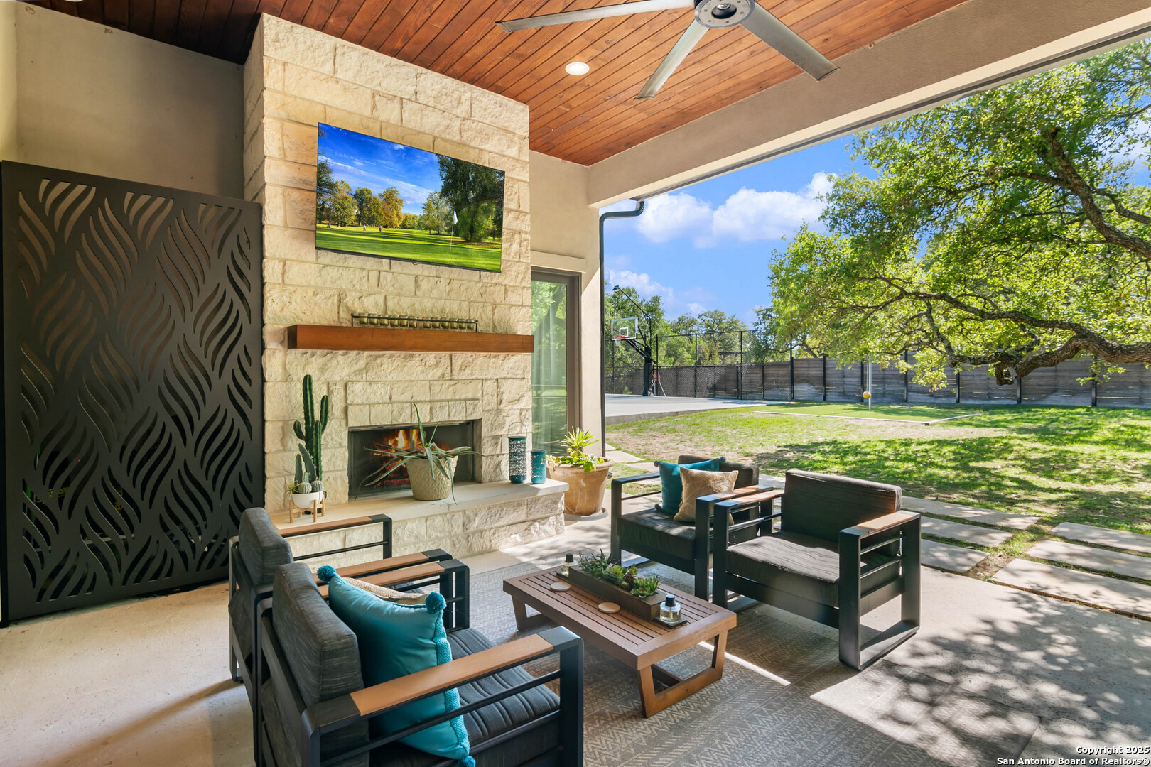 8534 Raintree Woods