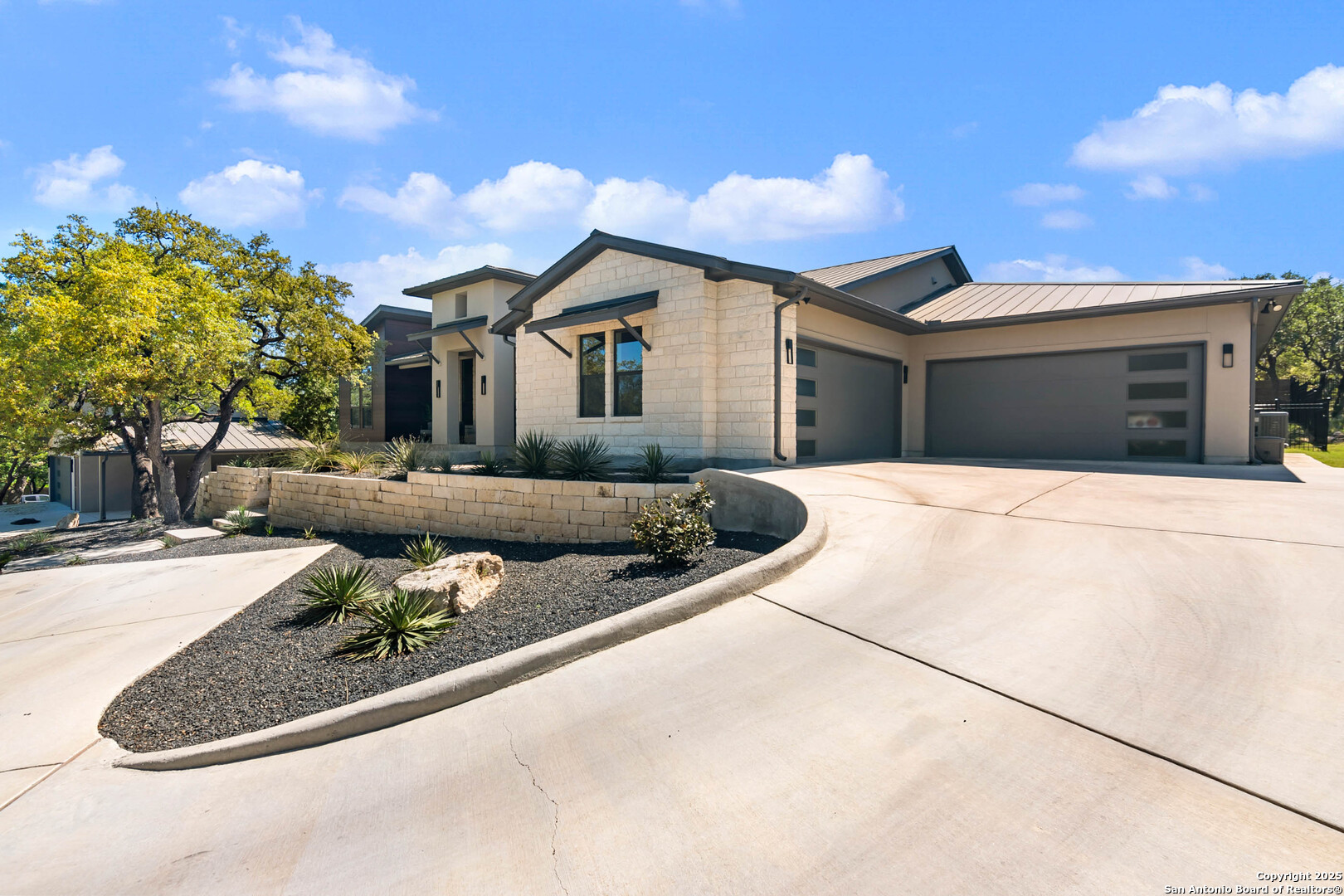 8534 Raintree Woods