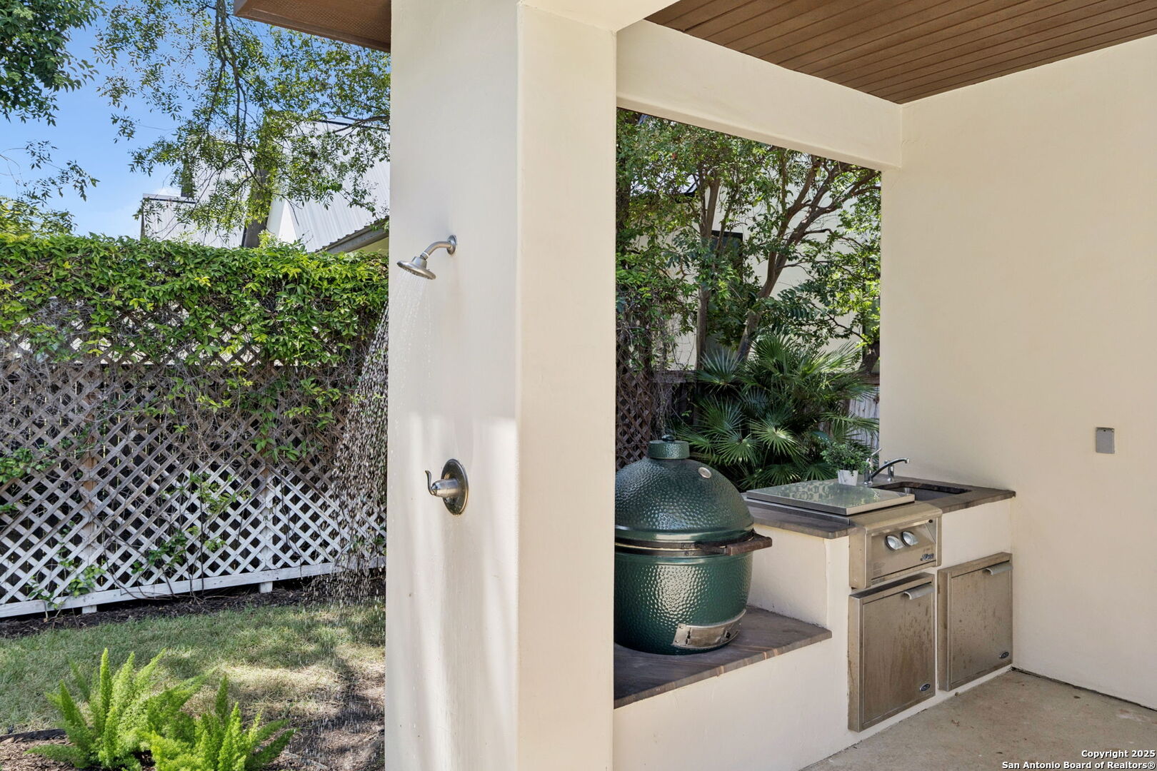 836 Canterbury Hill