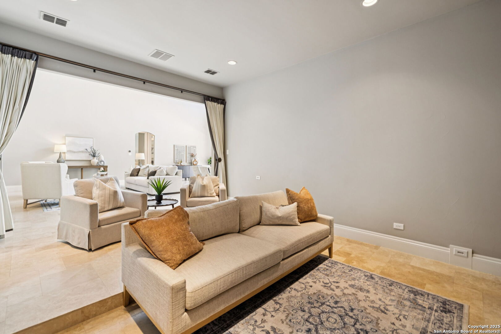 836 Canterbury Hill