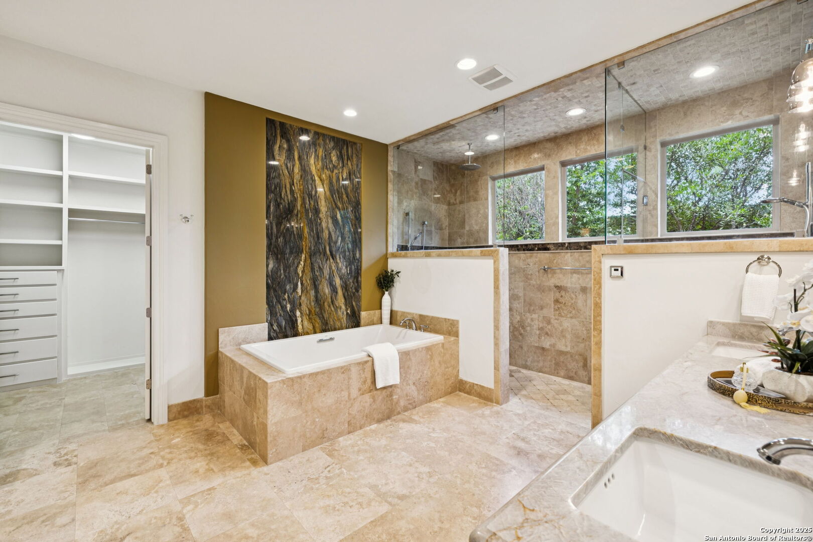 836 Canterbury Hill