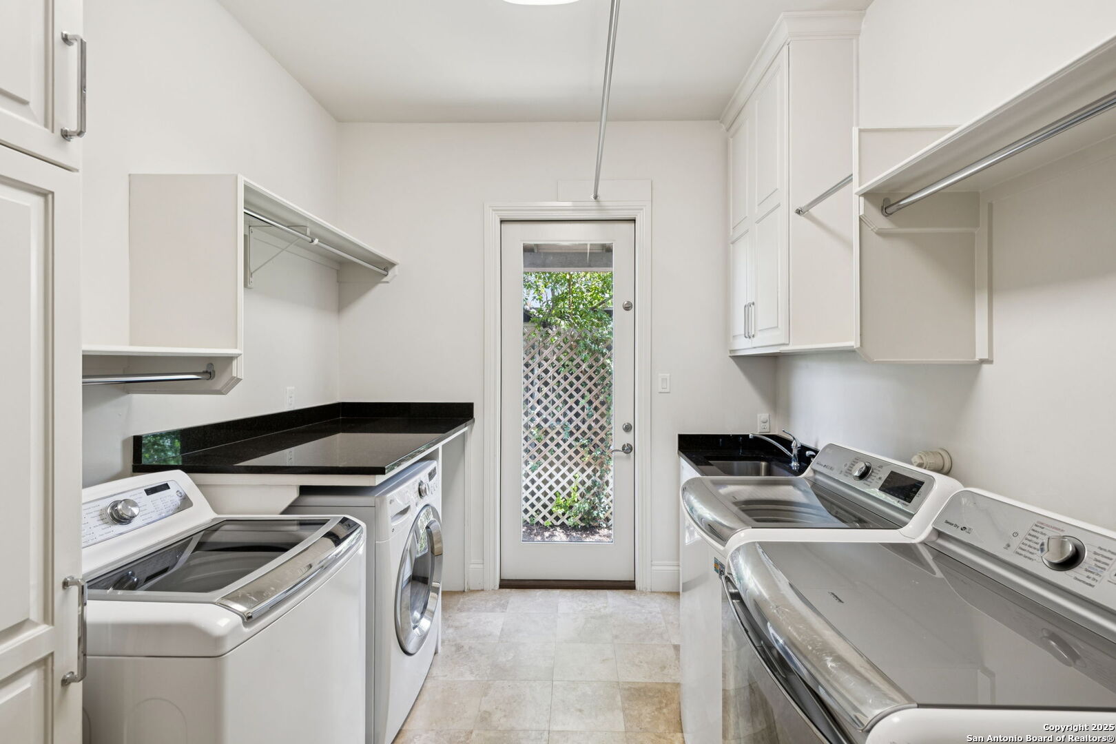 836 Canterbury Hill