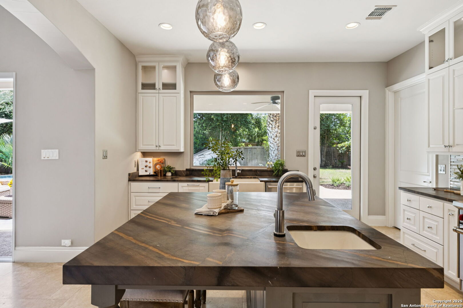 836 Canterbury Hill