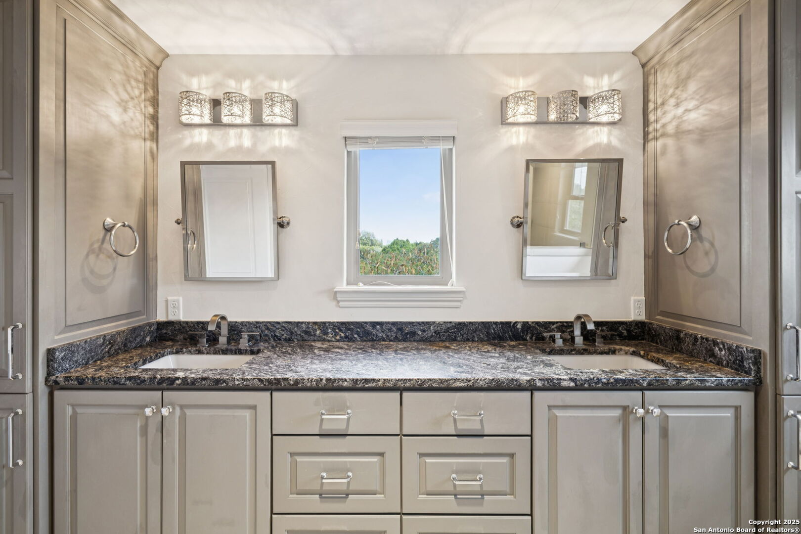 836 Canterbury Hill