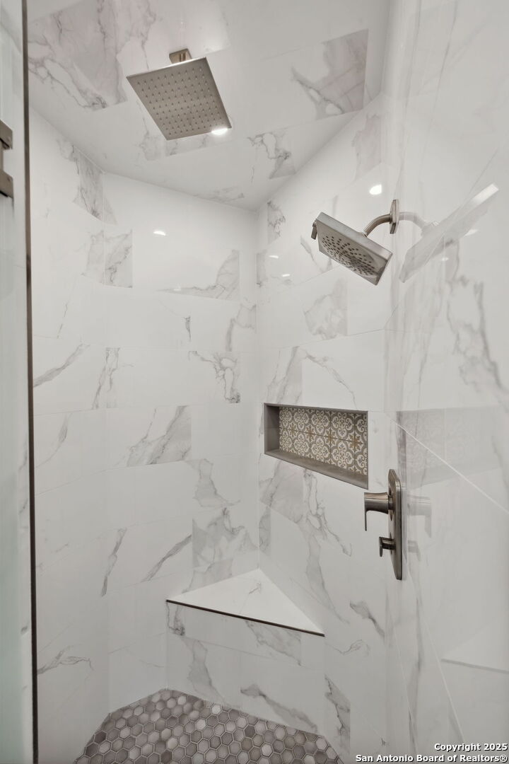 10 Inwood Manor