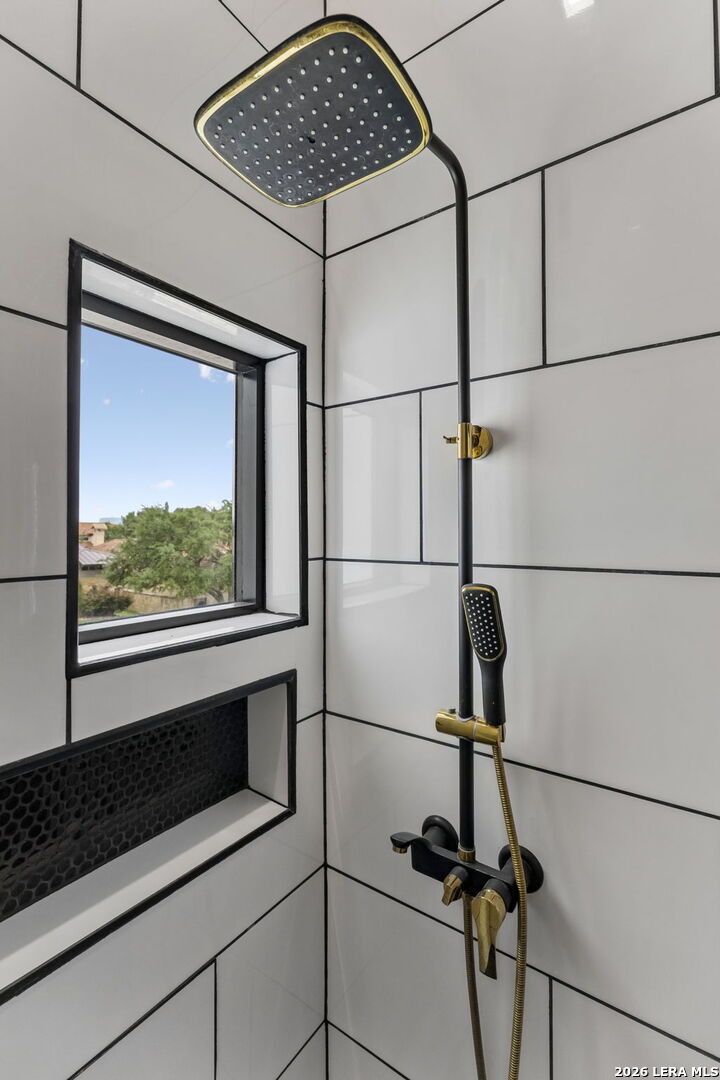 3906 Luz Del Faro