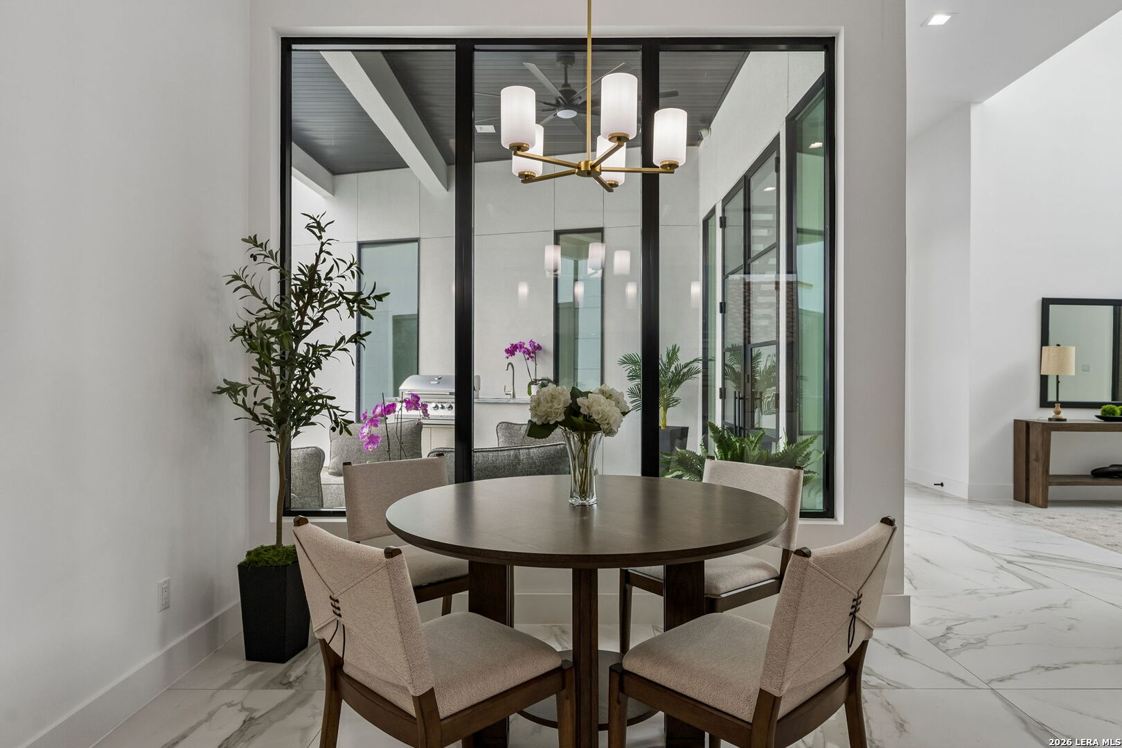 3906 Luz Del Faro