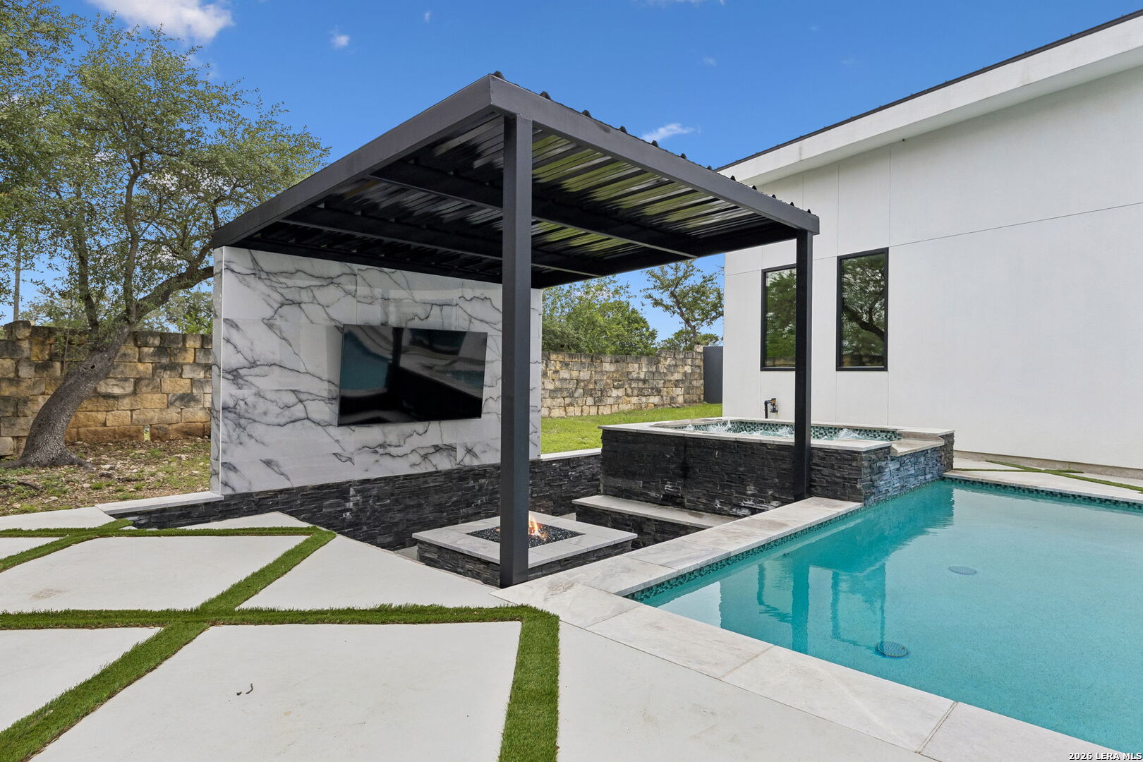 3906 Luz Del Faro