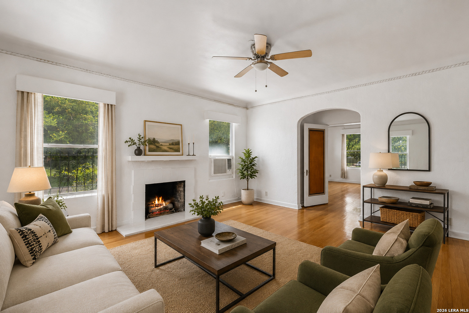 326 E MISTLETOE AVE