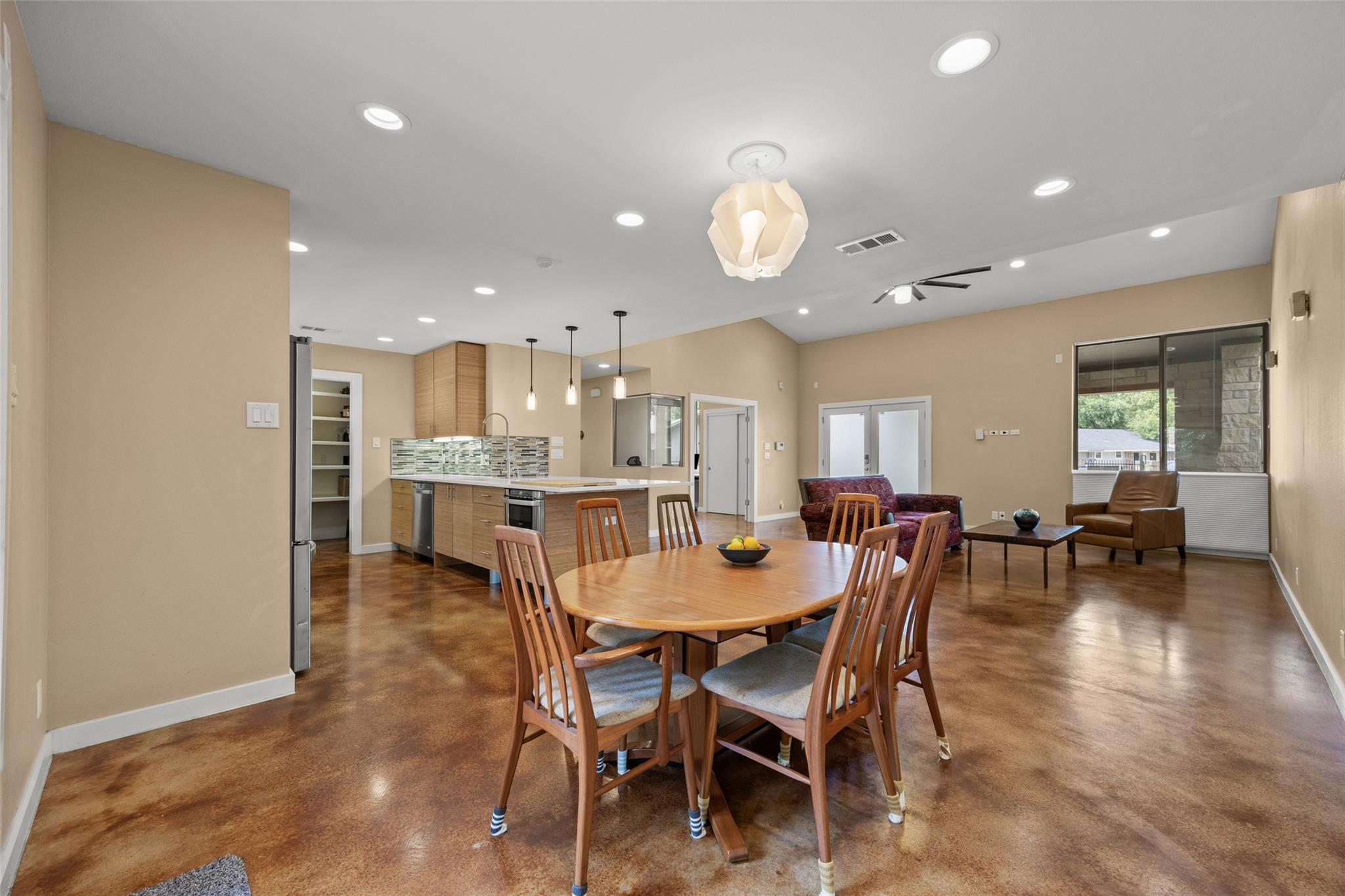 5106 Spruce CV