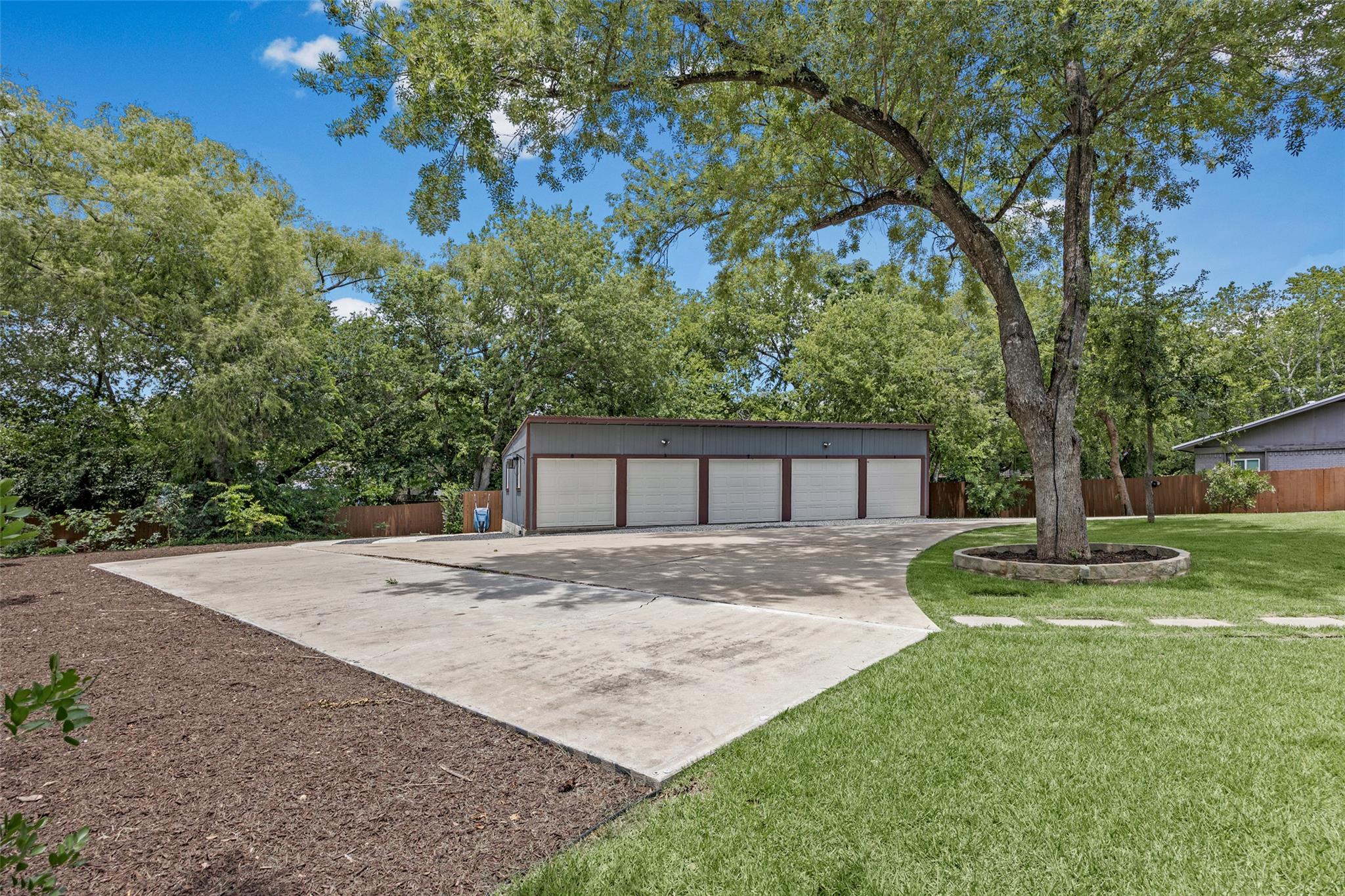 5106 Spruce CV