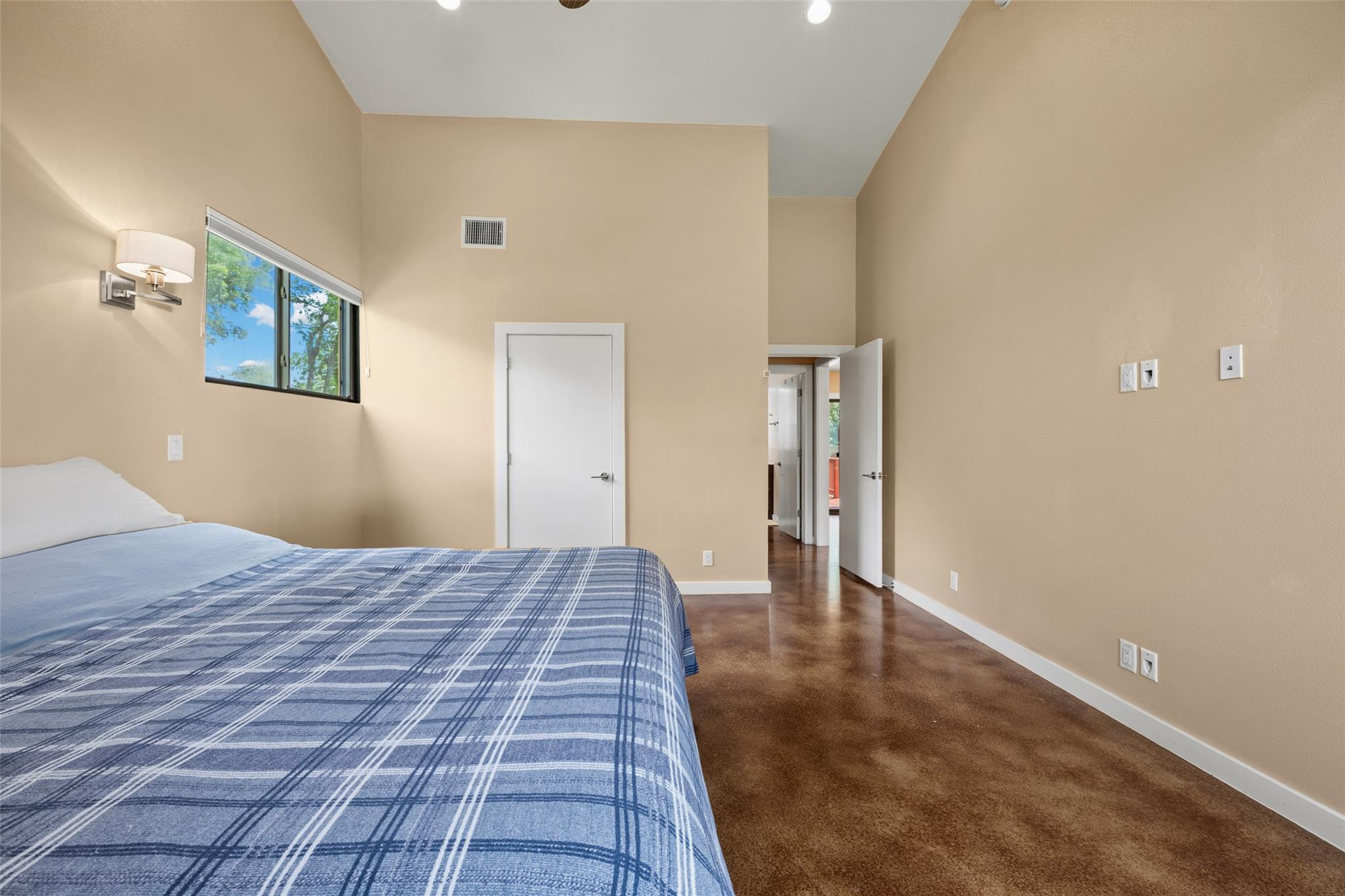 5106 Spruce CV
