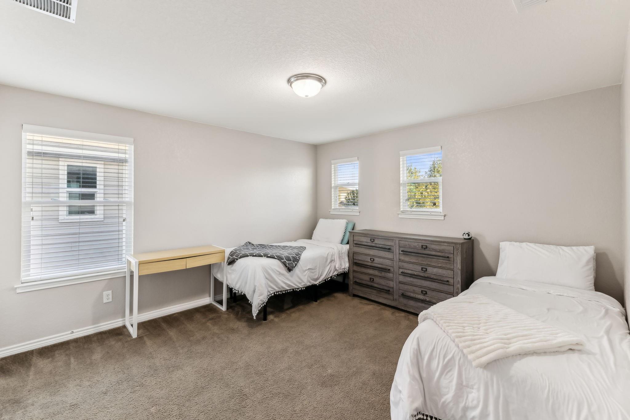 2069 Brandywine DR