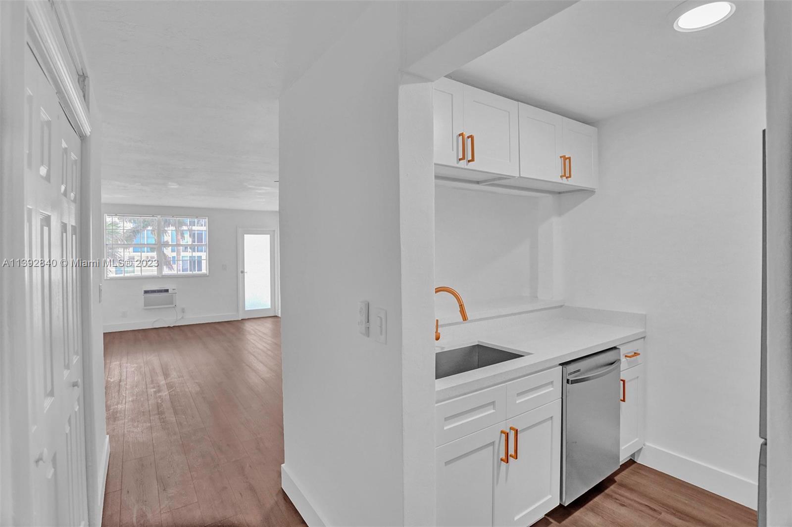 505 NE 30th St # 305