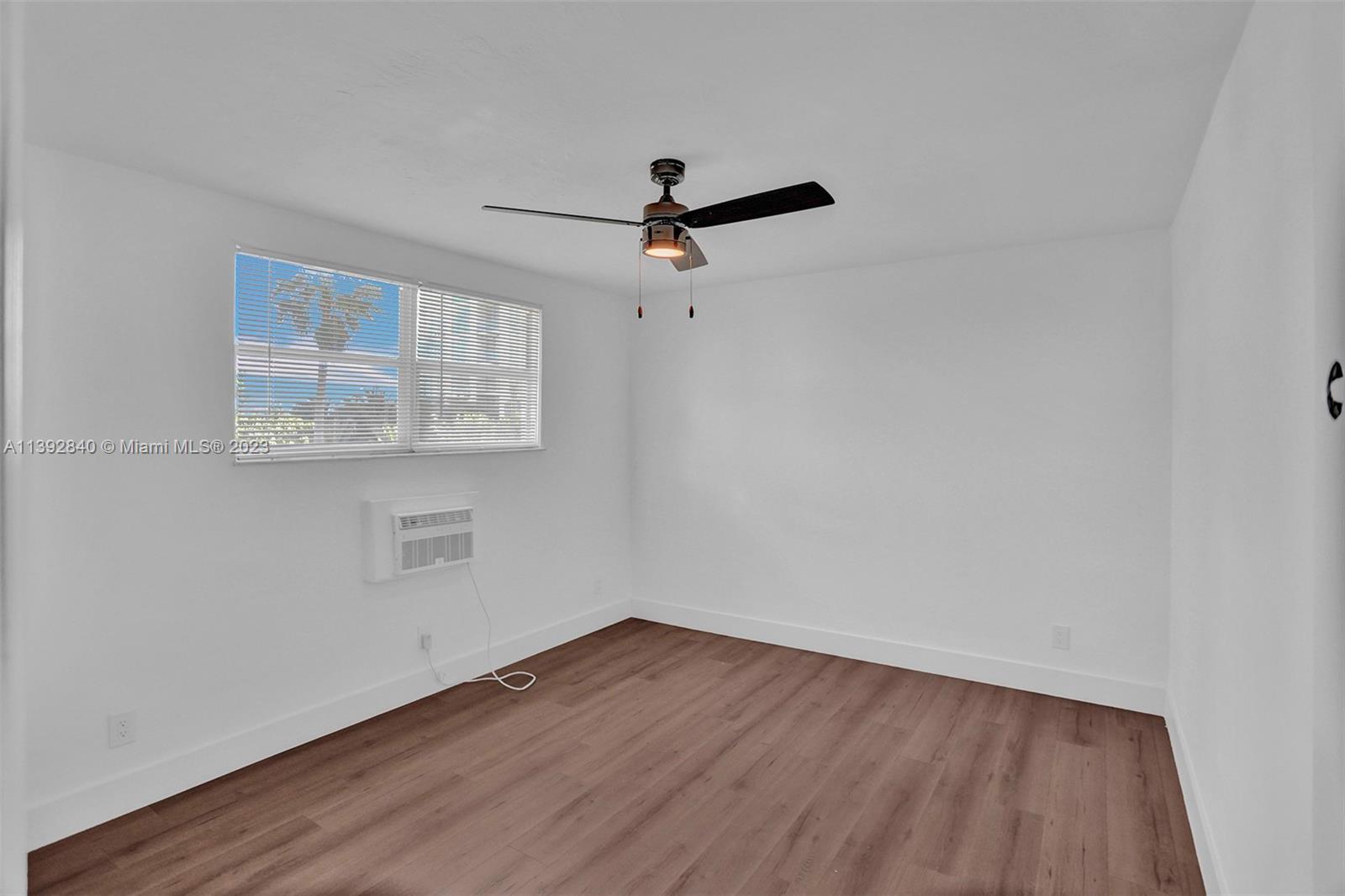 505 NE 30th St # 305