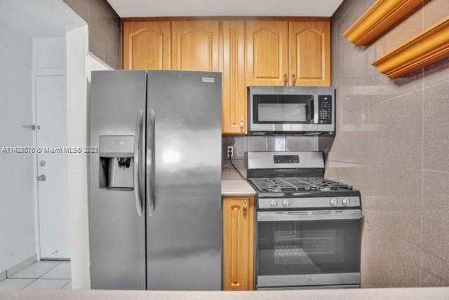 505 NE 30th St # 402