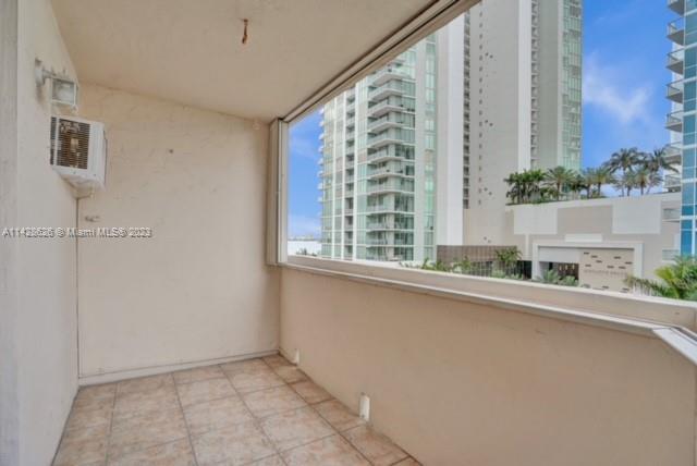 505 NE 30th St # 206