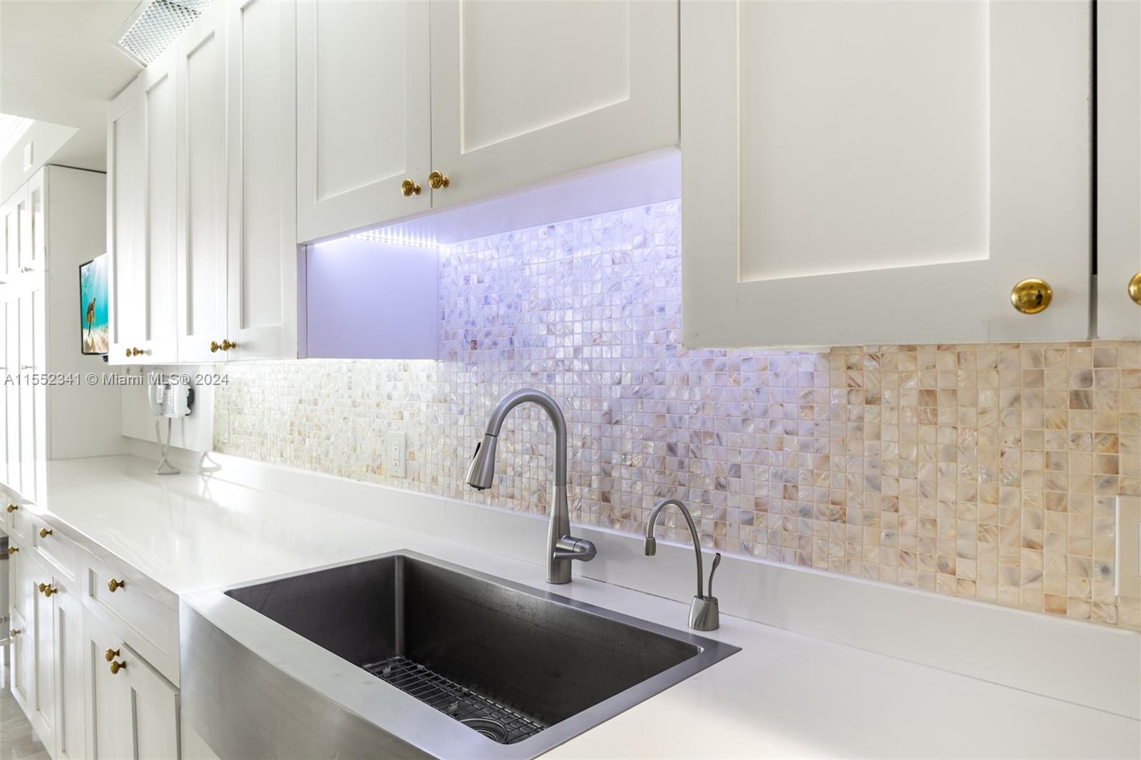 9999 Collins Ave # 19D