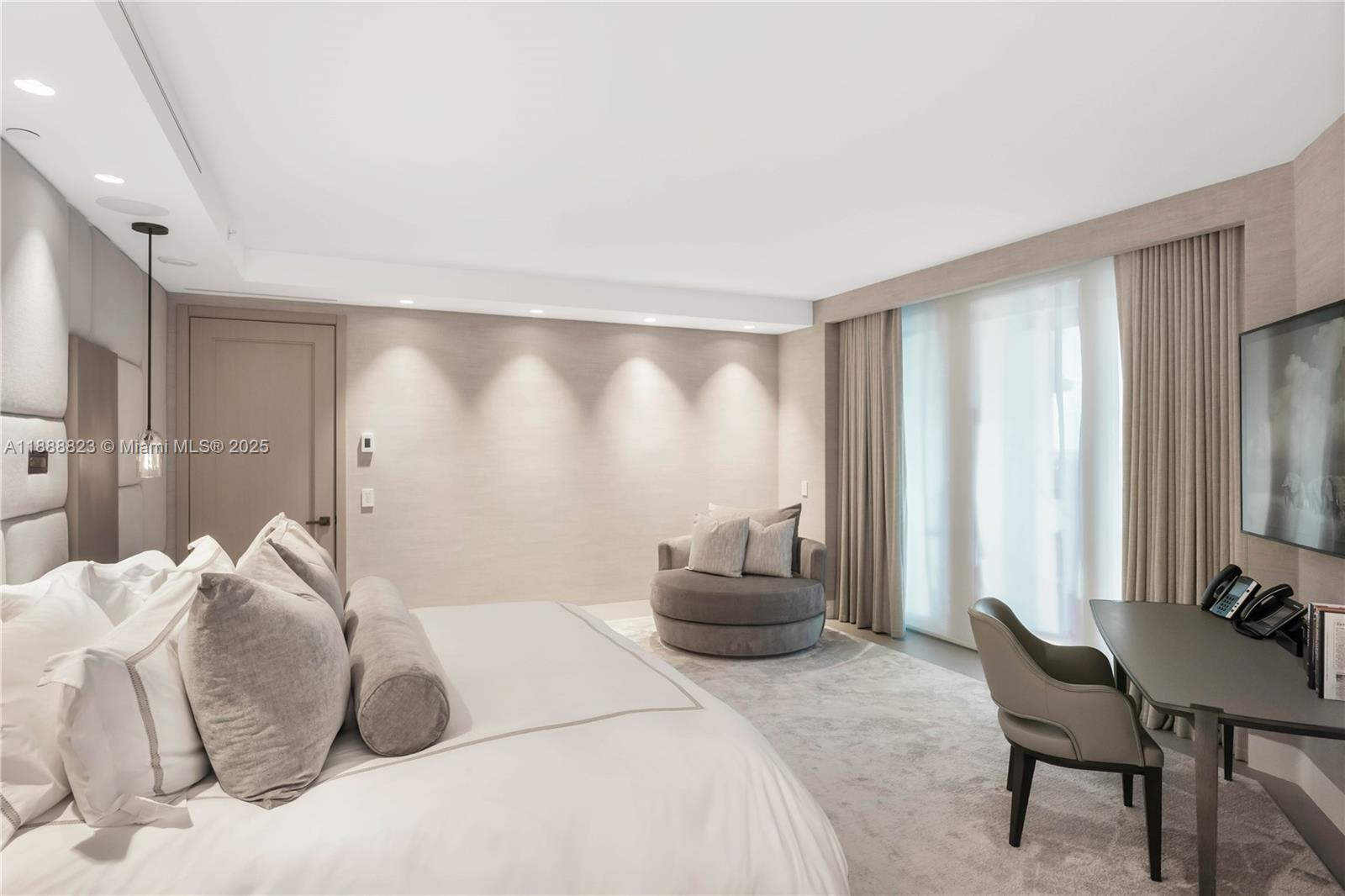 9999 Collins Ave # 19K