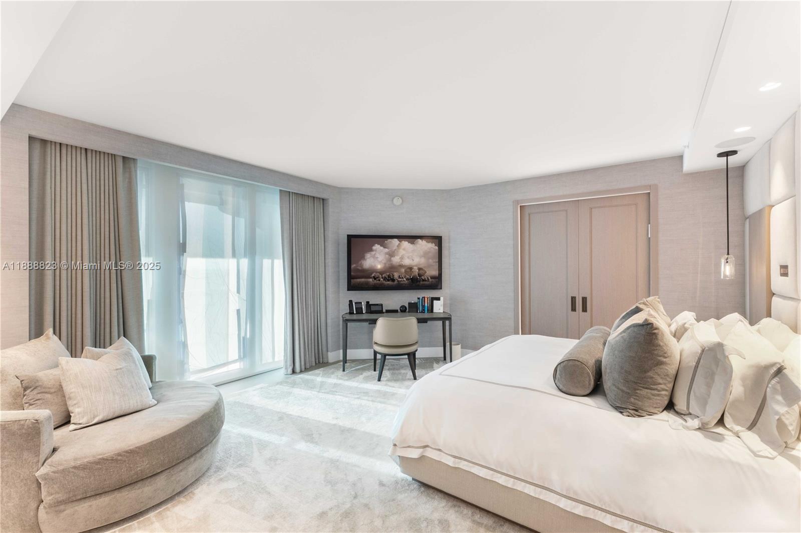 9999 Collins Ave # 19K