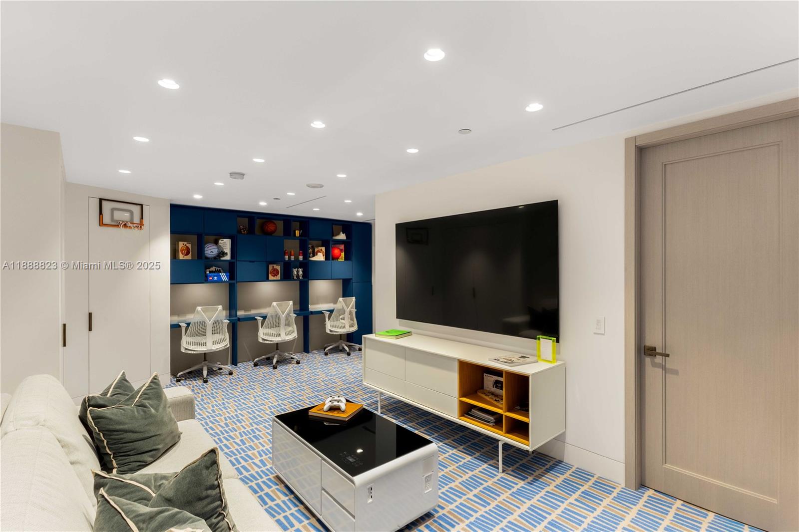 9999 Collins Ave # 19K