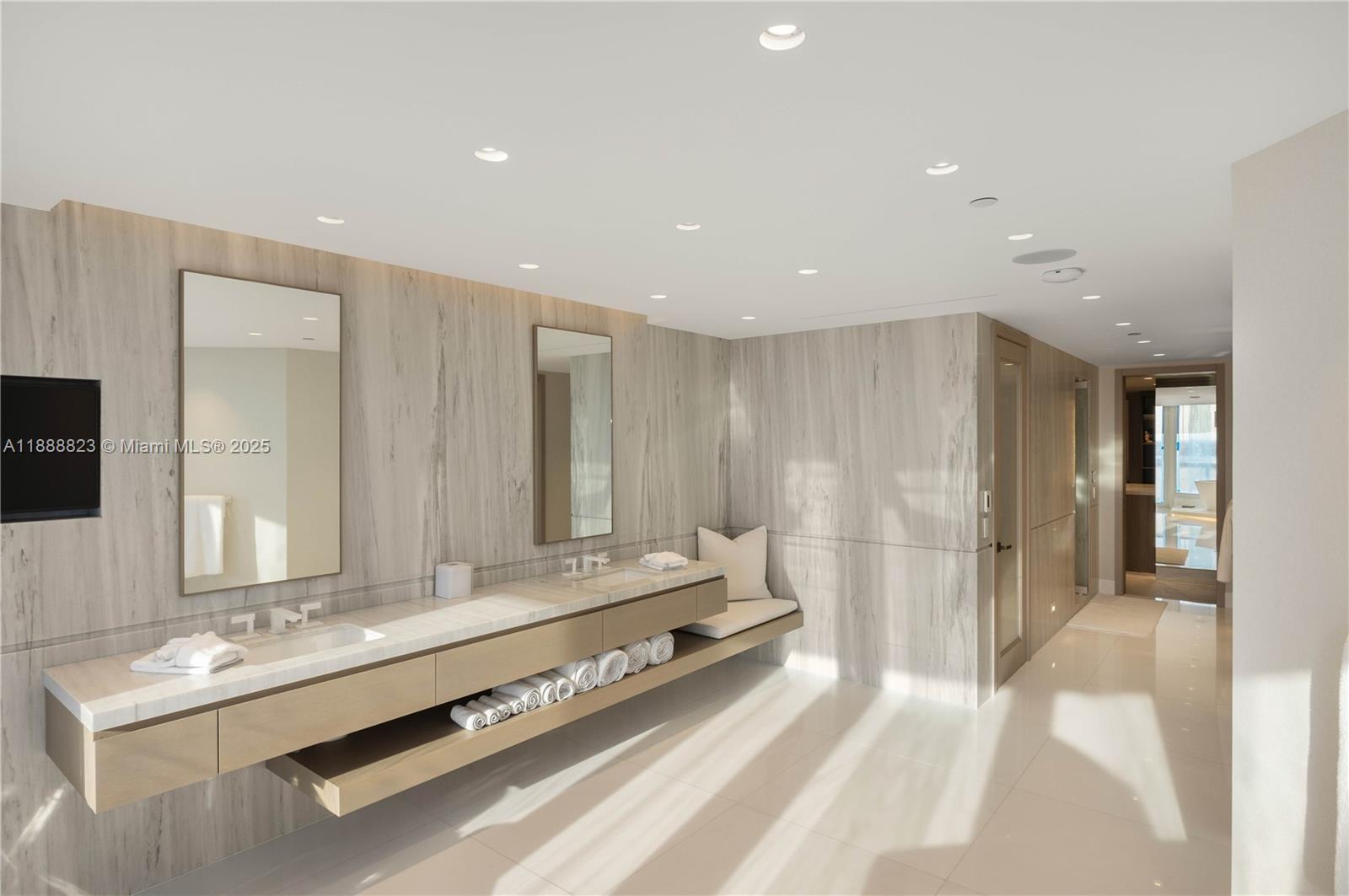 9999 Collins Ave # 19K