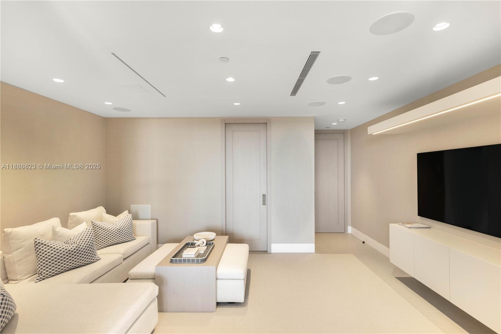 9999 Collins Ave # 19K