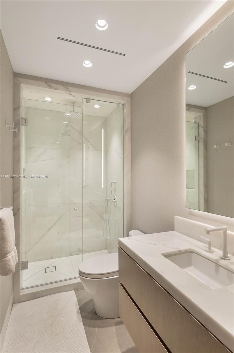 9999 Collins Ave # 19K