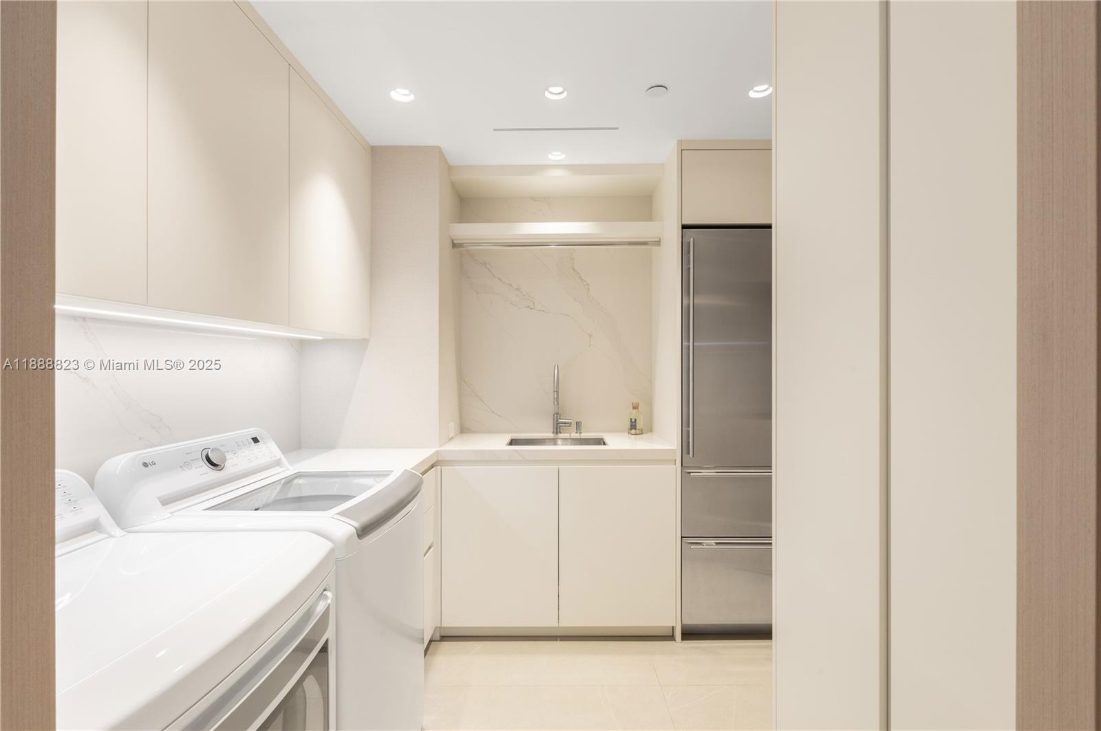 9999 Collins Ave # 19K