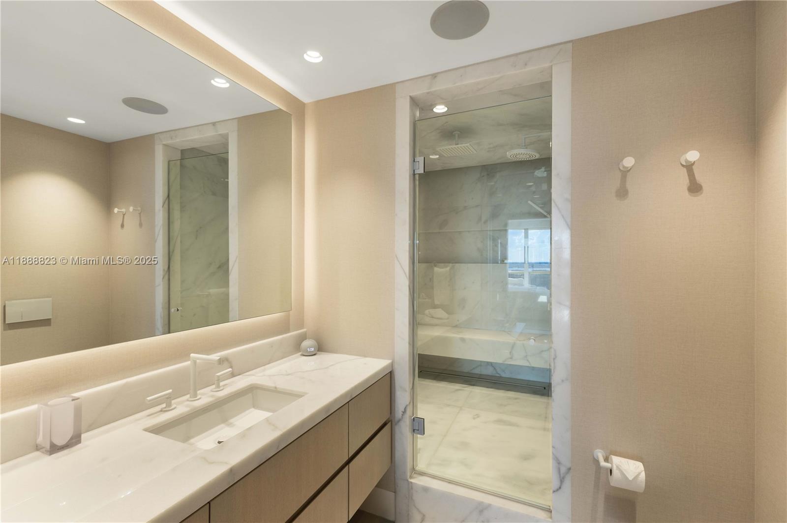 9999 Collins Ave # 19K