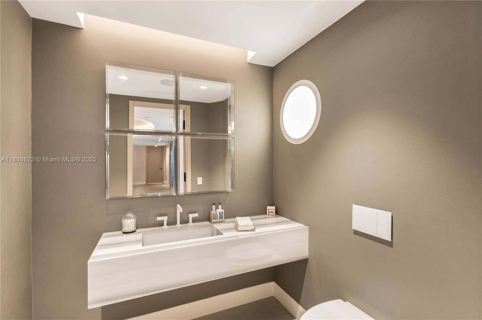 9999 Collins Ave # 19K