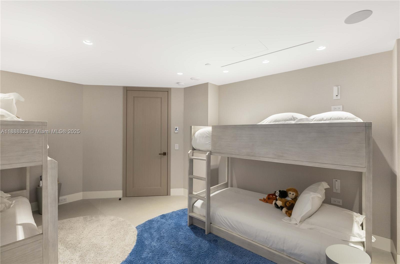 9999 Collins Ave # 19K