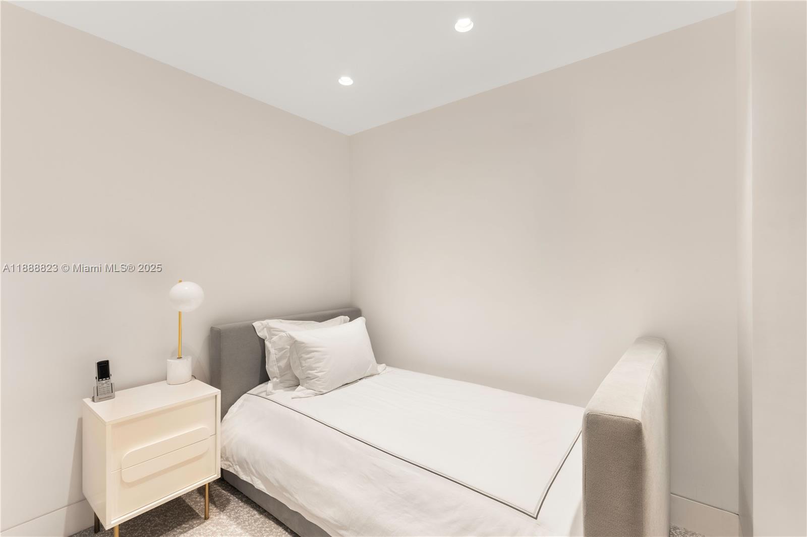 9999 Collins Ave # 19K