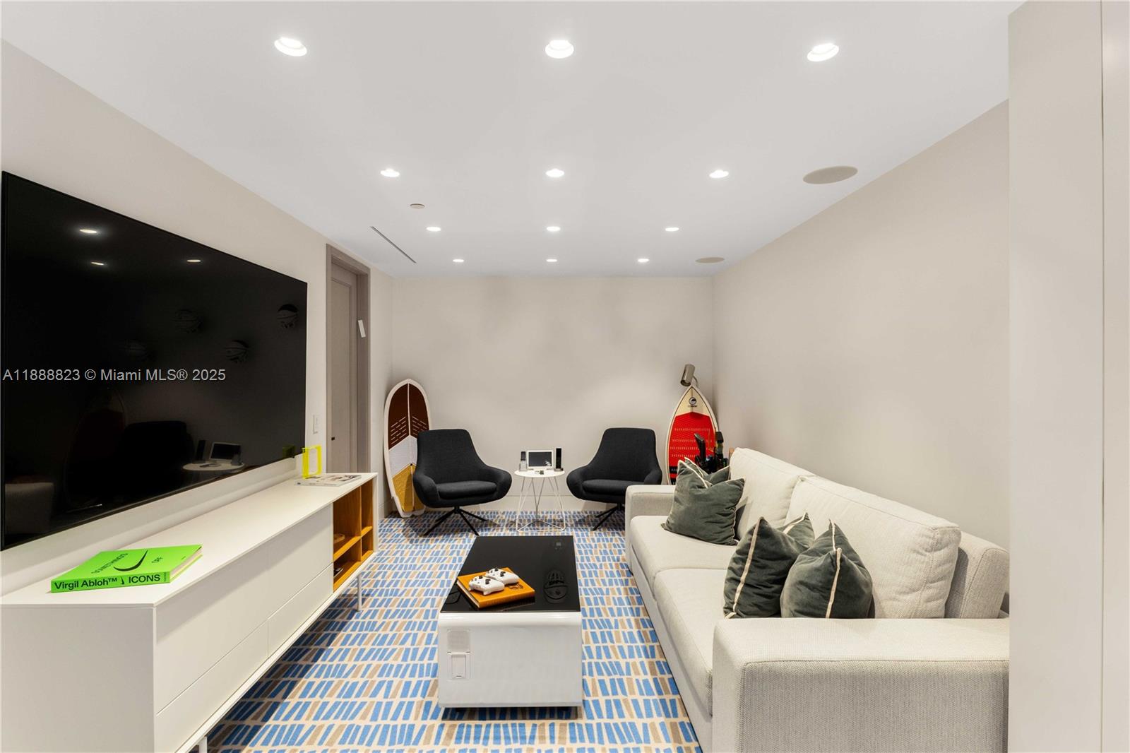 9999 Collins Ave # 19K