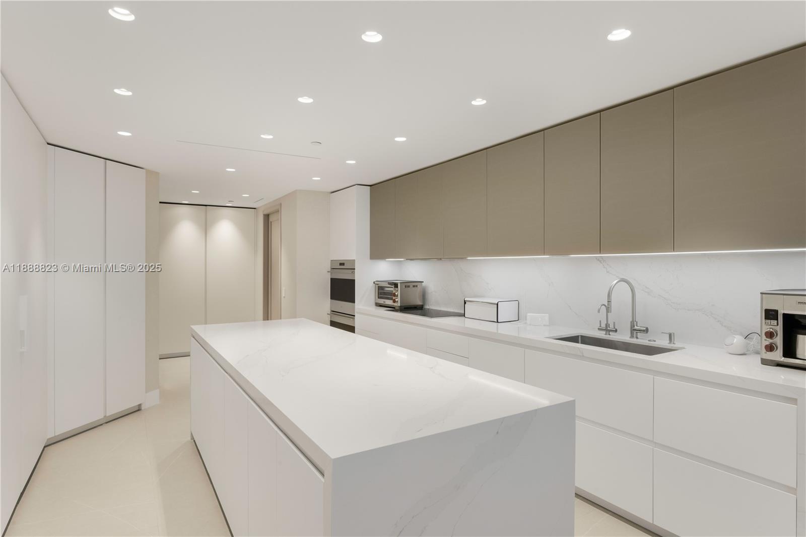 9999 Collins Ave # 19K