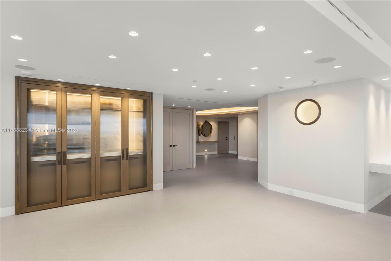 9999 Collins Ave # 19K