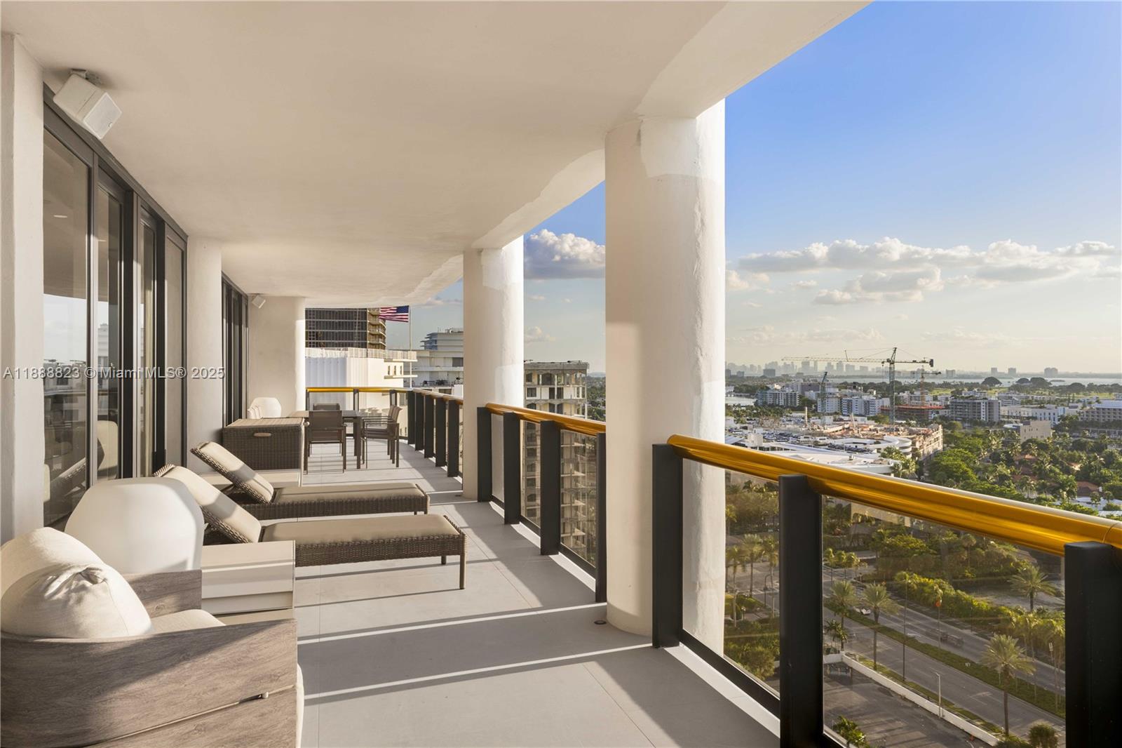 9999 Collins Ave # 19K