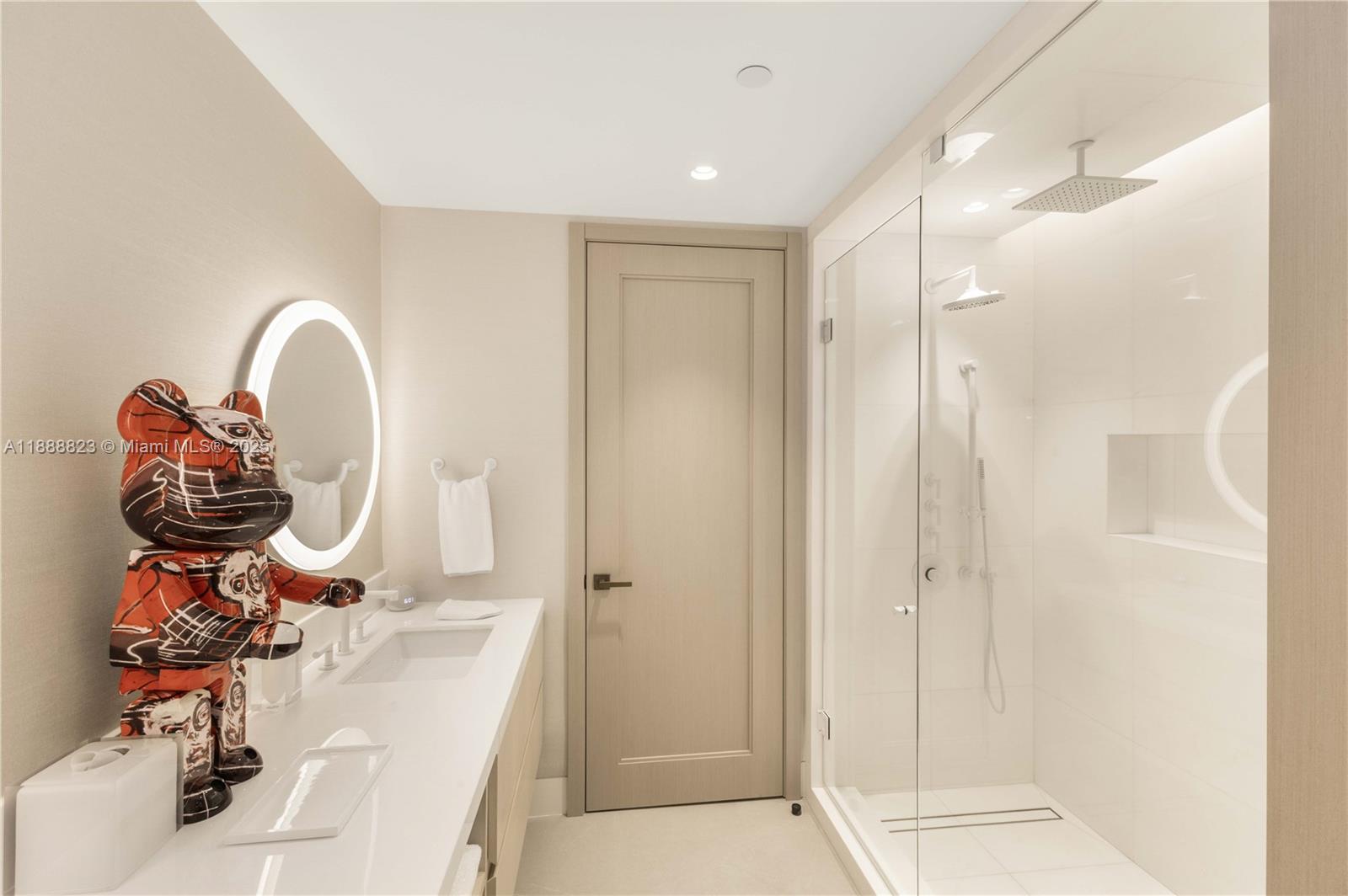 9999 Collins Ave # 19K