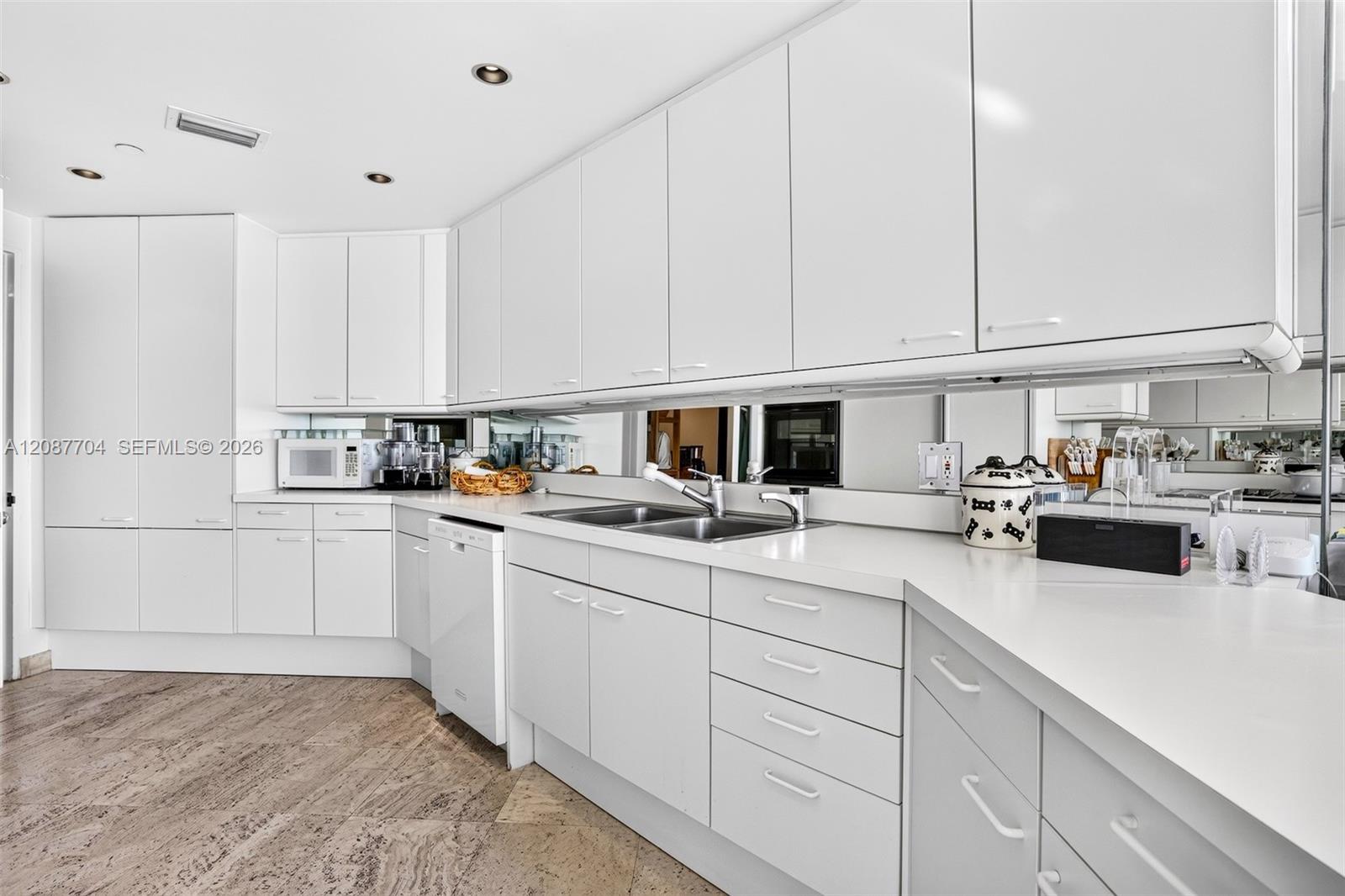 9999 Collins Ave # 5E