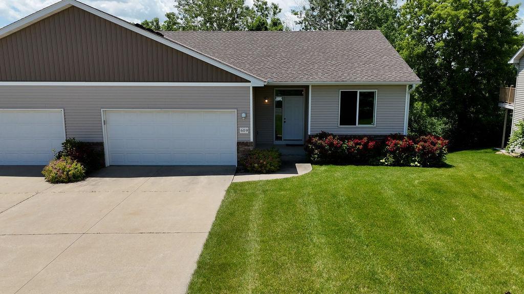 609 4th Circle Drive SE