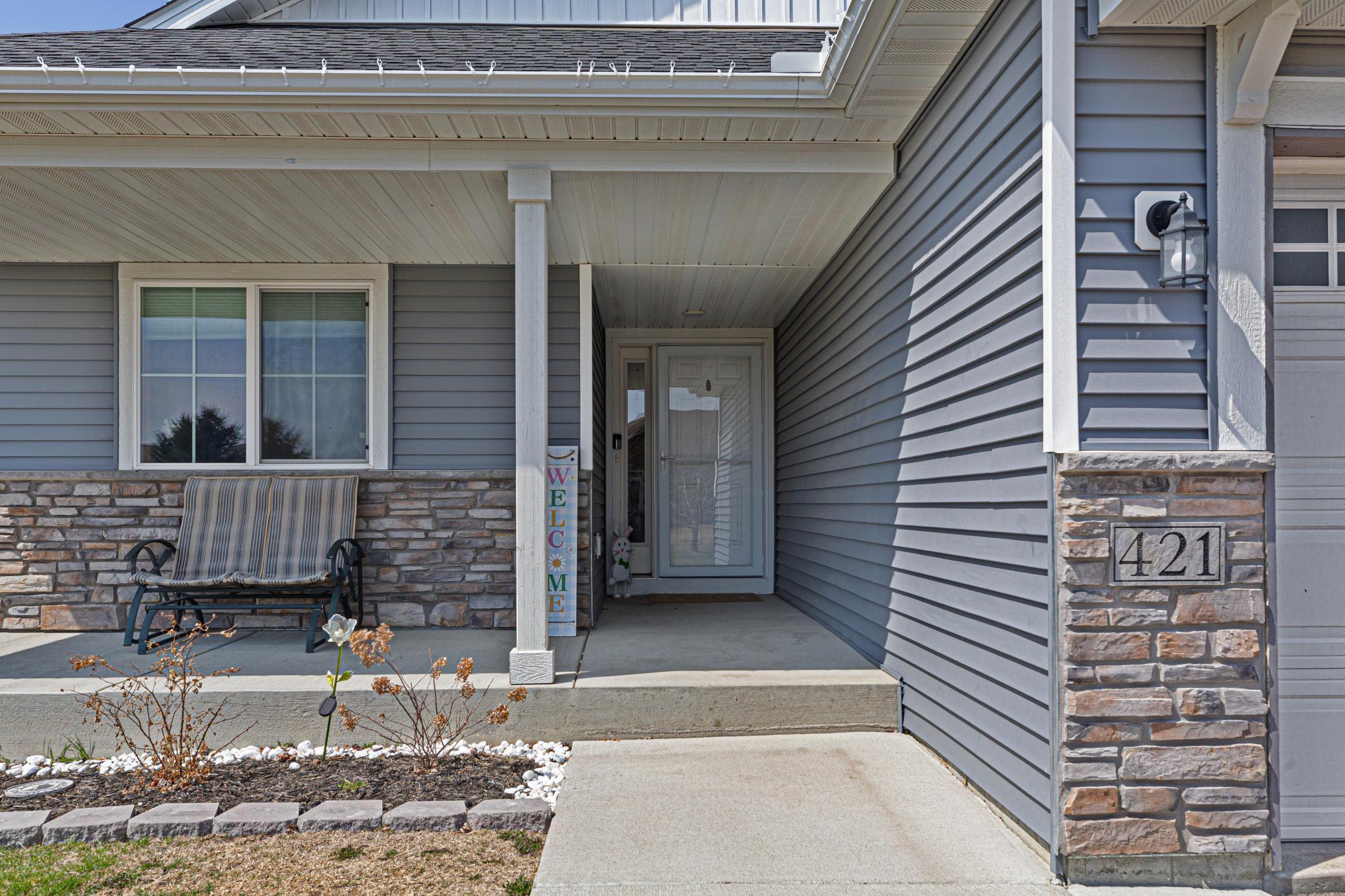 421 Pond View Drive SE