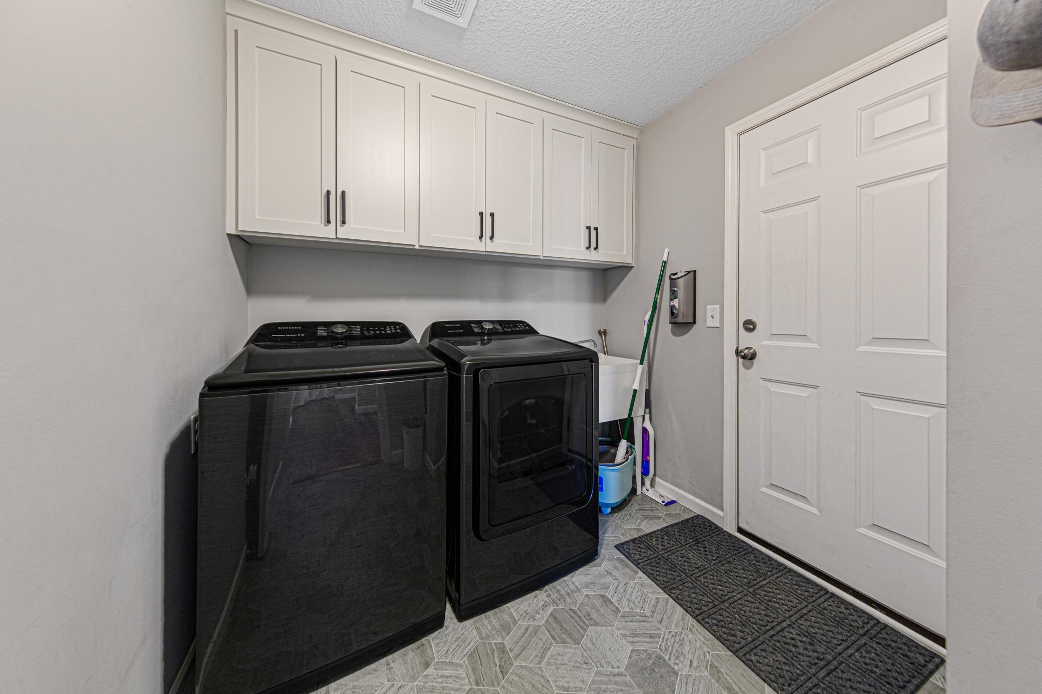 421 Pond View Drive SE