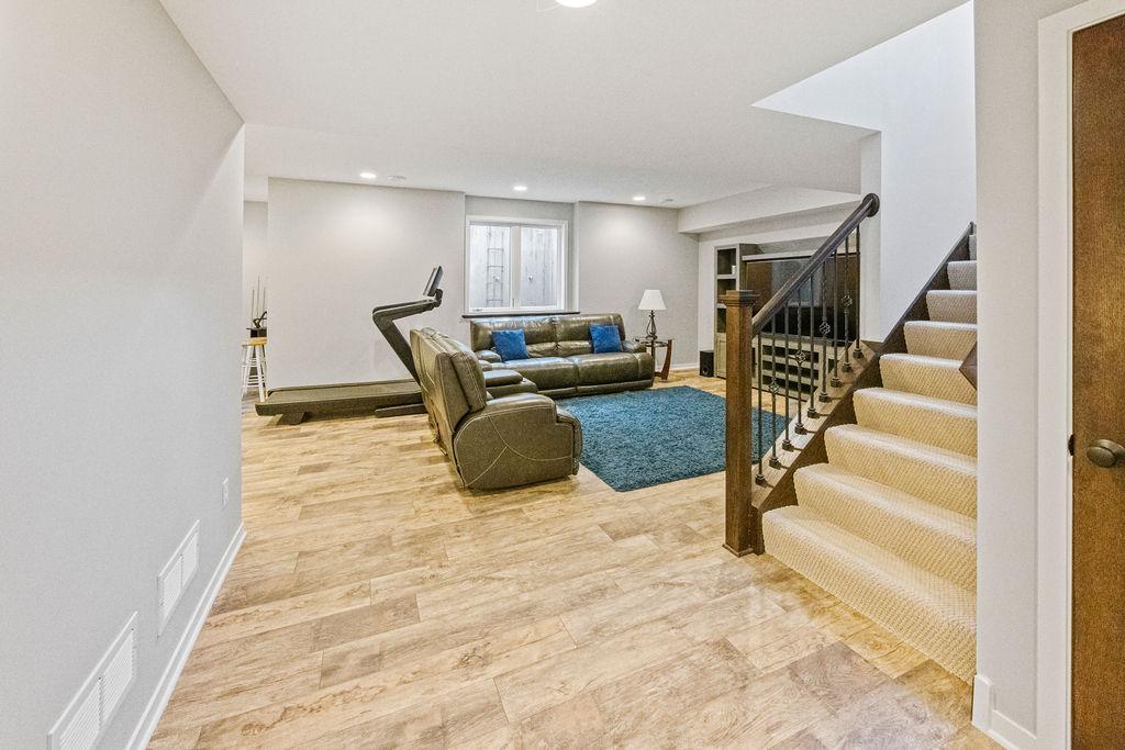 19604 Cambridge Court