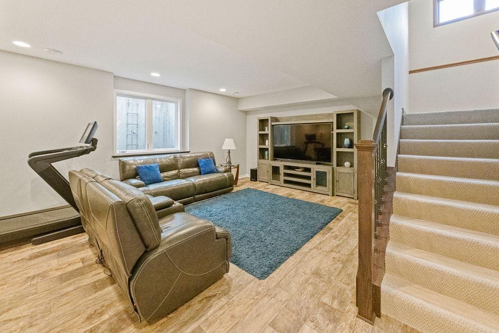 19604 Cambridge Court