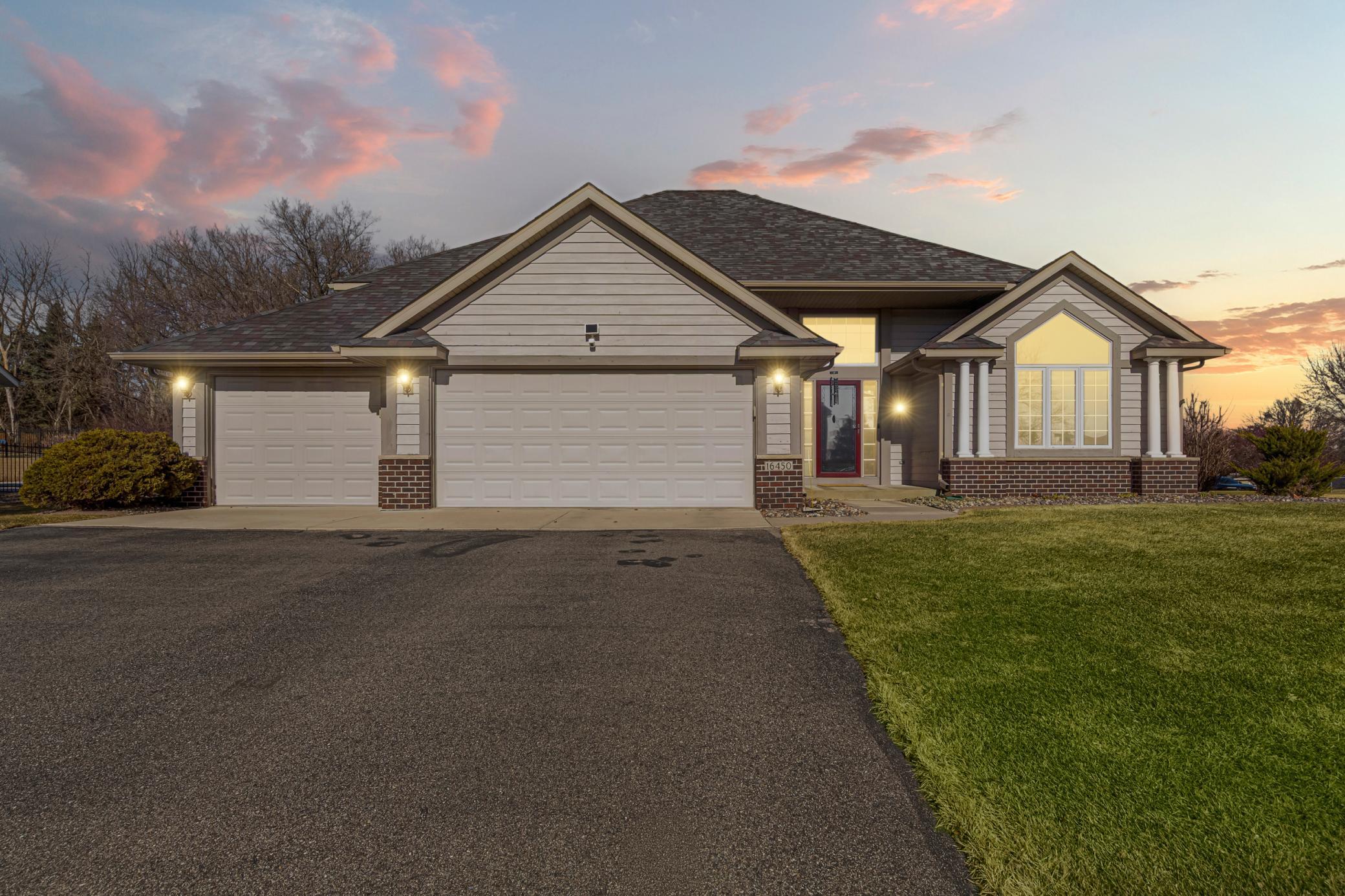 16450 Griffon Lane