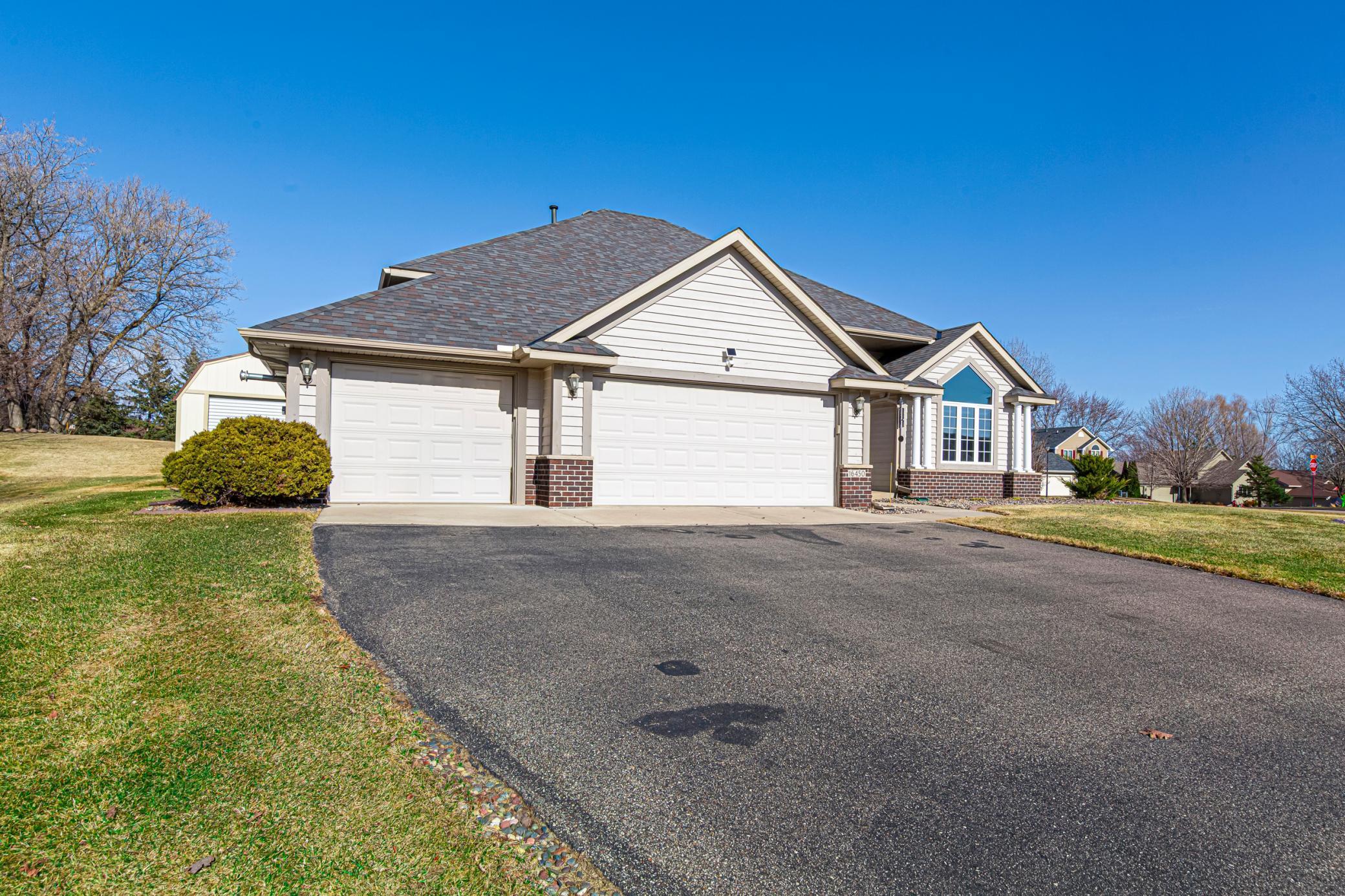 16450 Griffon Lane